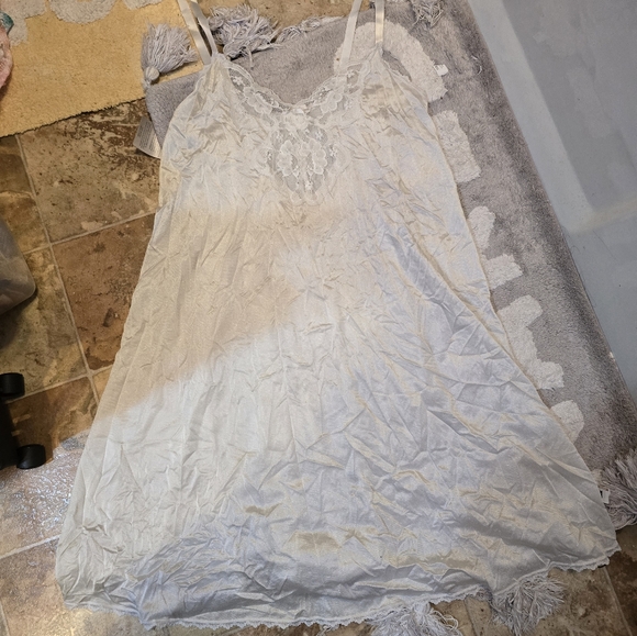 Long White Lingerie - Picture 2 of 6